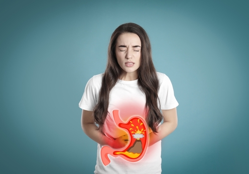 Come Alleviare il Bruciore di Stomaco Dopo i Pasti Abbondanti con Prodotti Naturali