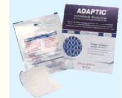 MEDICAZIONE NON ADERENTE STERILE APTIC MISURA 7,6X7,6CM 10 PEZZI 2012ZI - Farmacianuova.eu