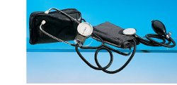 SFIGMOMANOMETRO ANEROIDE AD ALTA PRECISIONE CON FONENDOSCOPIO  BRACCIALE CON CHIUSURA IN VELCRO  CUSCINETTO IN GOMMA  SOFFIERIA COMPLETA DI VALVOLA - Farmacianuova.eu